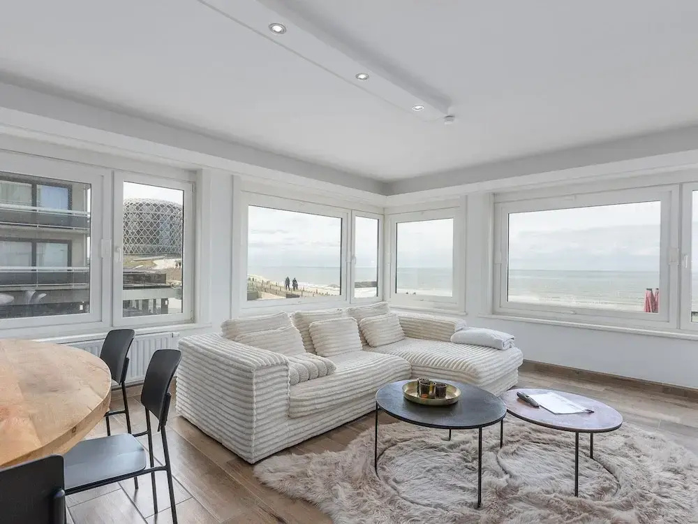 Corner Apartment With Phenomenal sea View