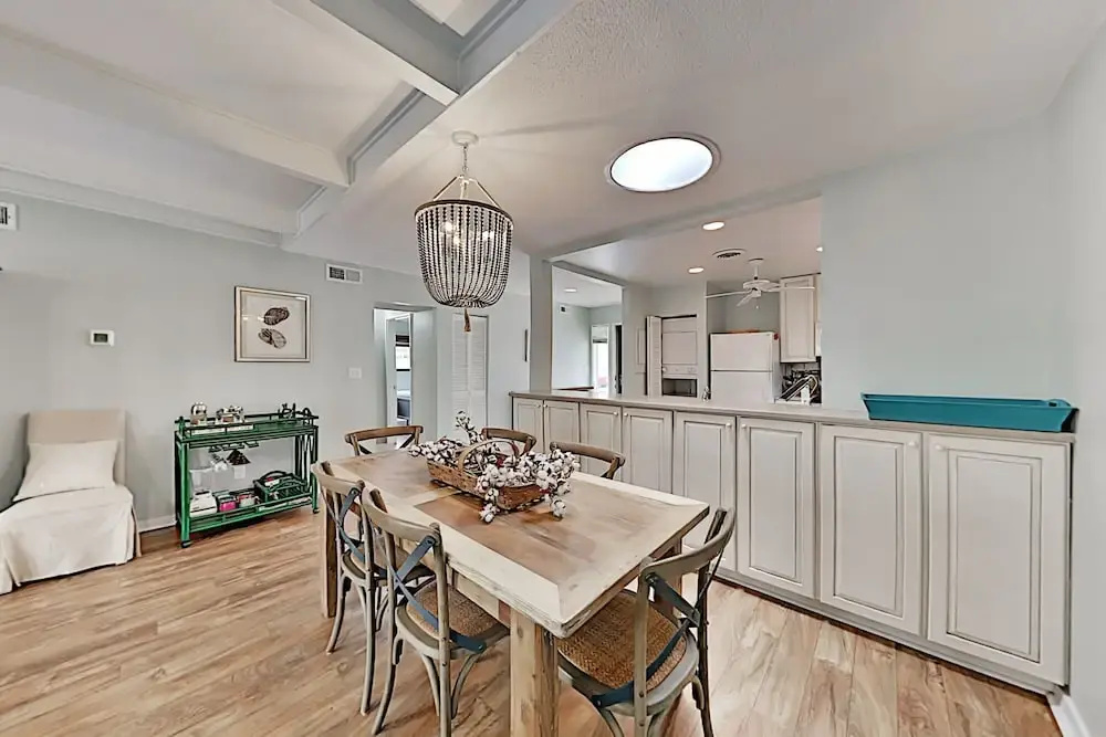 570queen 2 Bedroom Condo