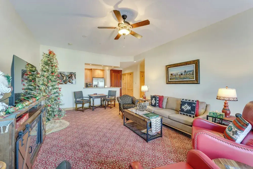 1 Mi to Skiing: Mtn-view Condo in Angel Fire!