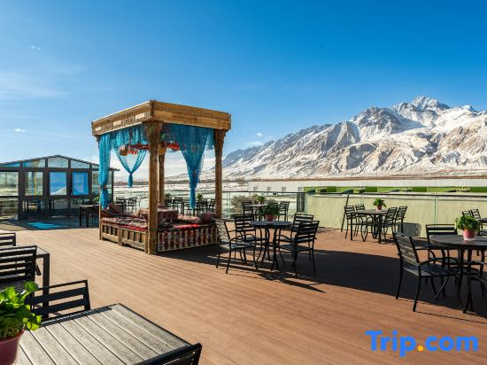 Floral Hotel·JiangLai·MeiShu（Tashkurgan County Pamir Tourist Area Store）