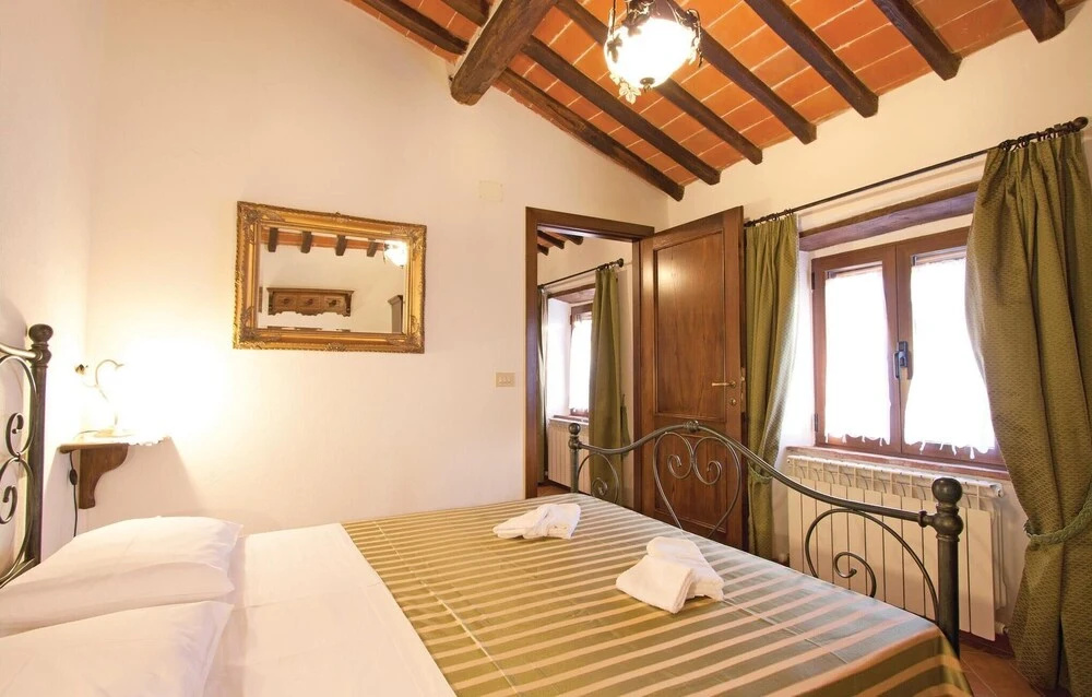 Amazing Home in Cortona AR With 4 Bedrooms, Wifi and Outdoor Swimming Pool
