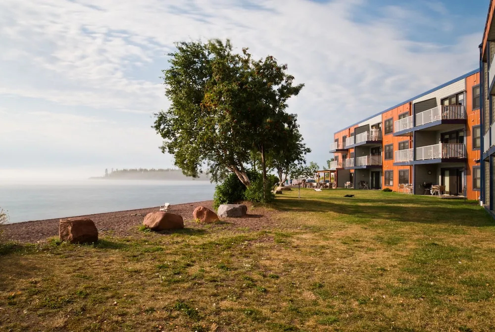 East Bay Suites