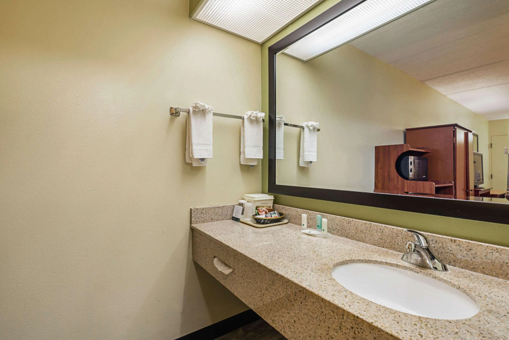 Quality Inn Airport - Southeast