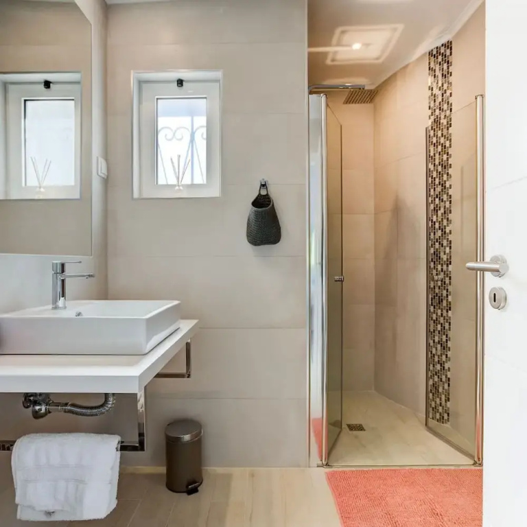 66 ADM Clara - Beautifully Renovated Villa