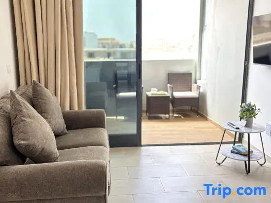 Joli Beach House - Charming Second Floor T1 Center - With Balcony