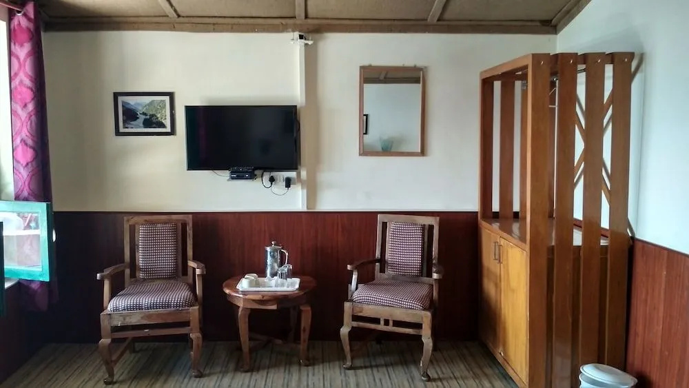 Room on the Roof, Viraatkhai-Chakrata, By Himalayan Eco Lodges