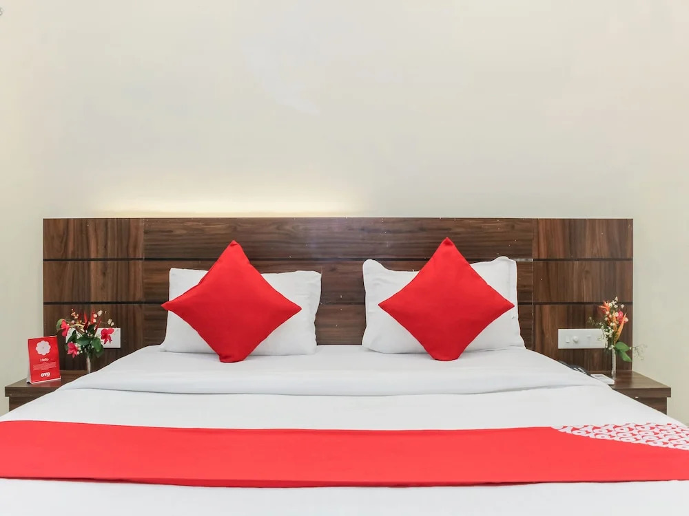 OYO 22692 Flagship Strand Resort