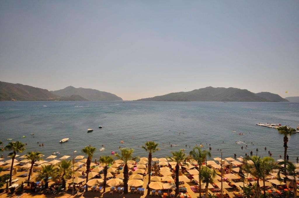 Maris Beach Hotel