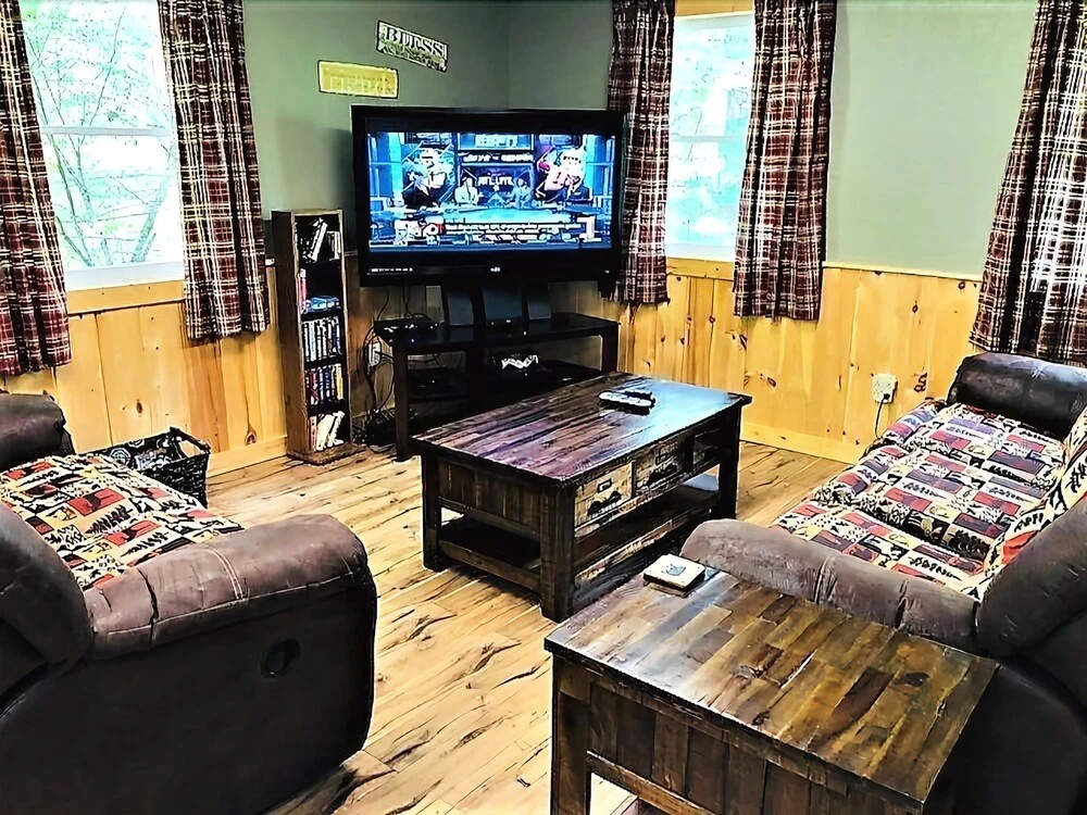 Wandering Bear Lodge by RedAwning