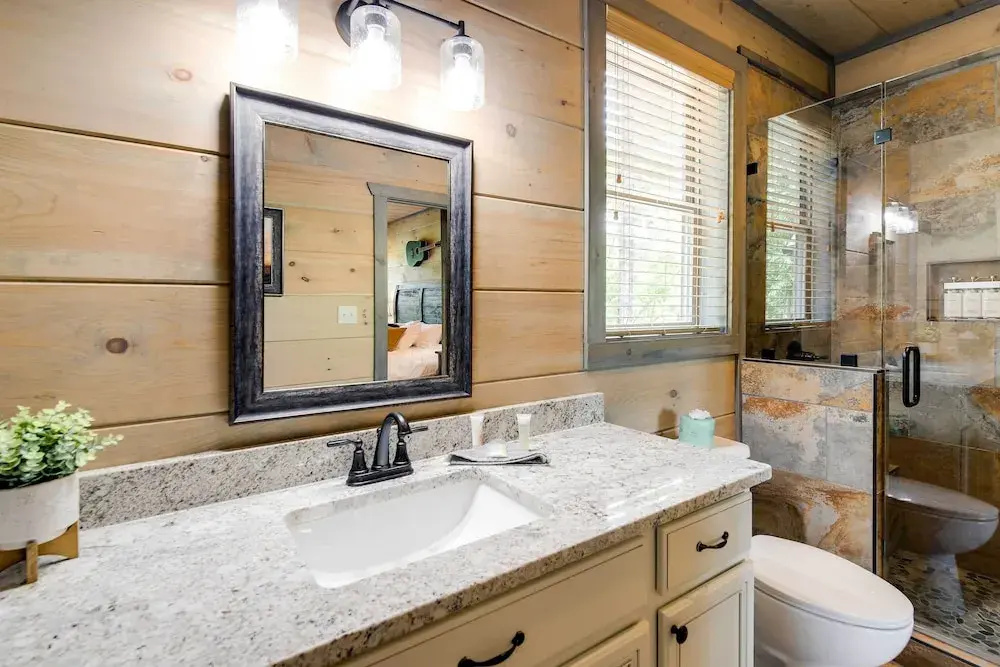 Cobbly Nob Resort Cabin: Hot Tub, Pool & Views!