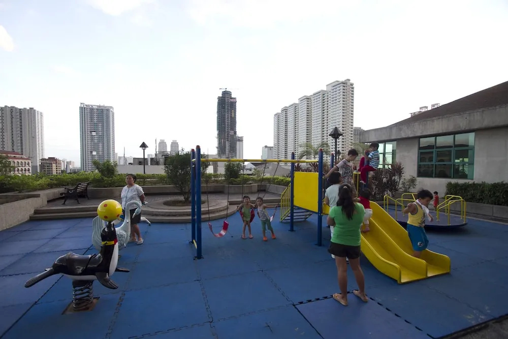 Studio Robinsons Place Manila Rpr1