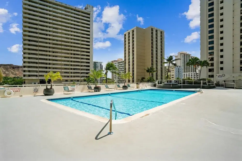 Tower 1 Suite 2705 - QQS