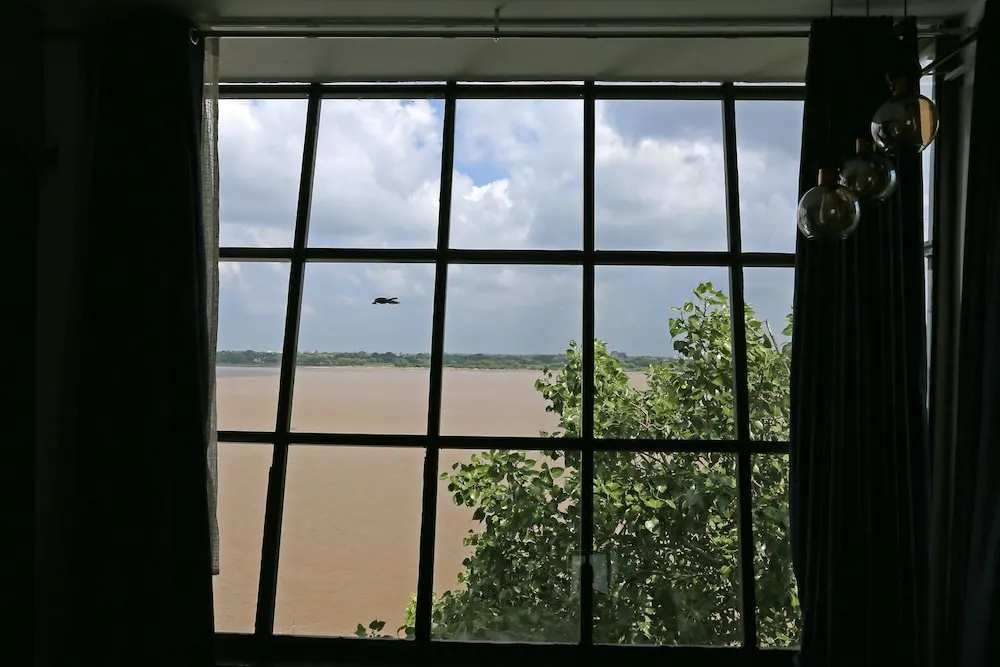 A Palace on River ( Rashmi Guest House )
