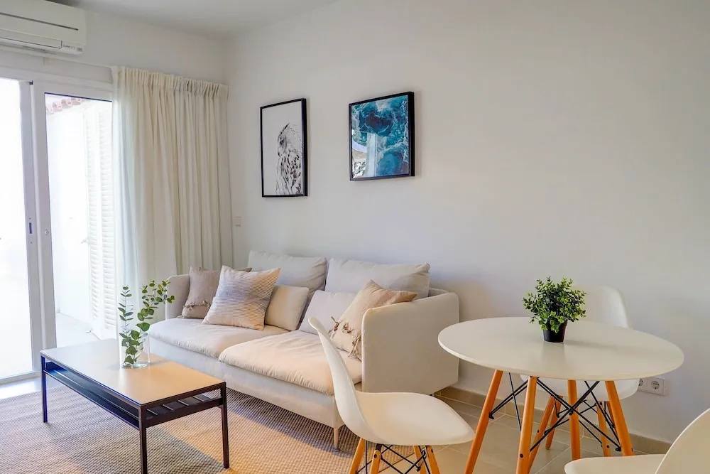 San Sebastian Apartment with Patio by Hello Apartments Sitges