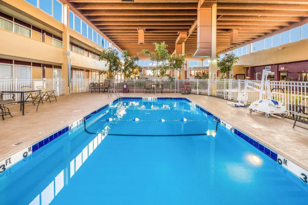 Riverside Hotel
