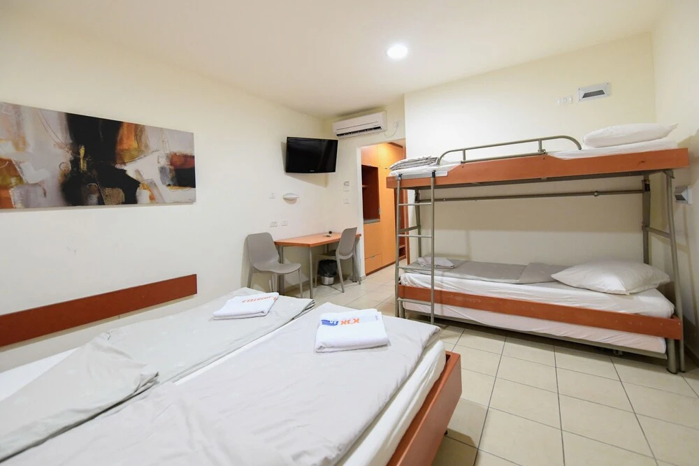 Hi Arad Hostel