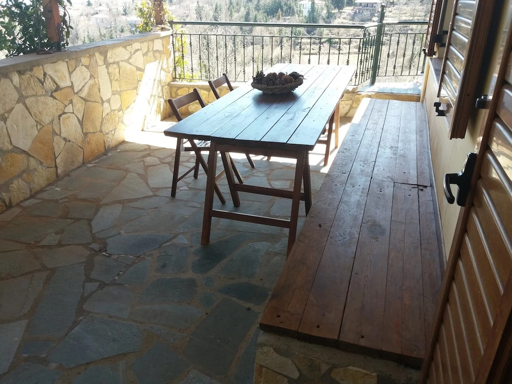 Guest house with view to Lake Plastira