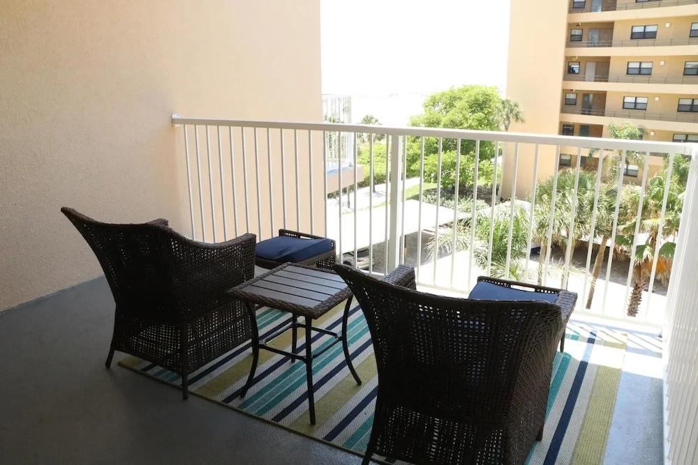 Jamaica Royale - T53 - 2 Br Condo