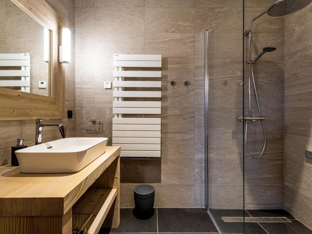 Chalet de luxe 5* avec Spa, PMR, au pied des pistes - FR-1-398-621