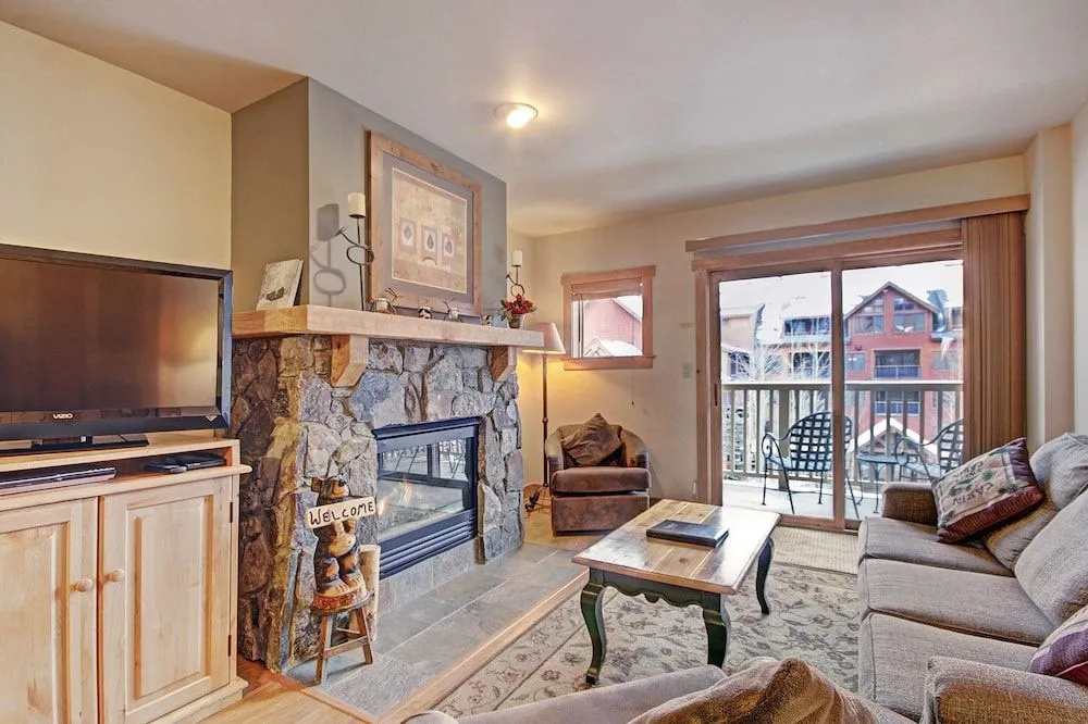 2296 Red Hawk Lodge 2 Bedroom Condo by RedAwning