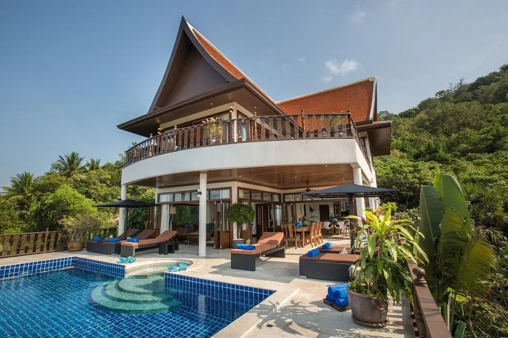 Lilly Villa