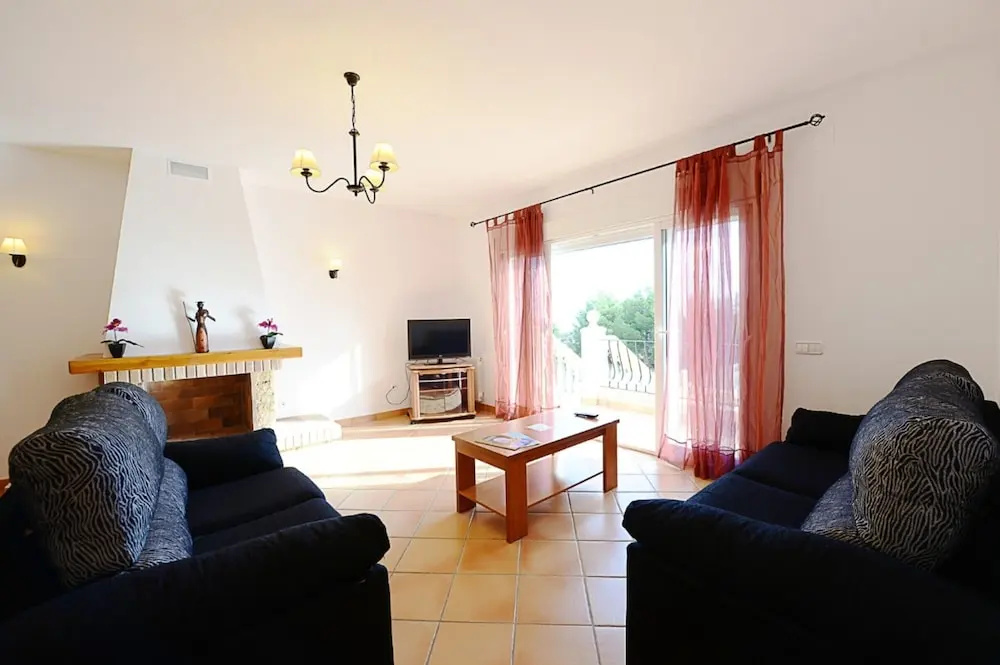 Villa - 4 Bedrooms with Pool, WiFi and Sea views - 104970