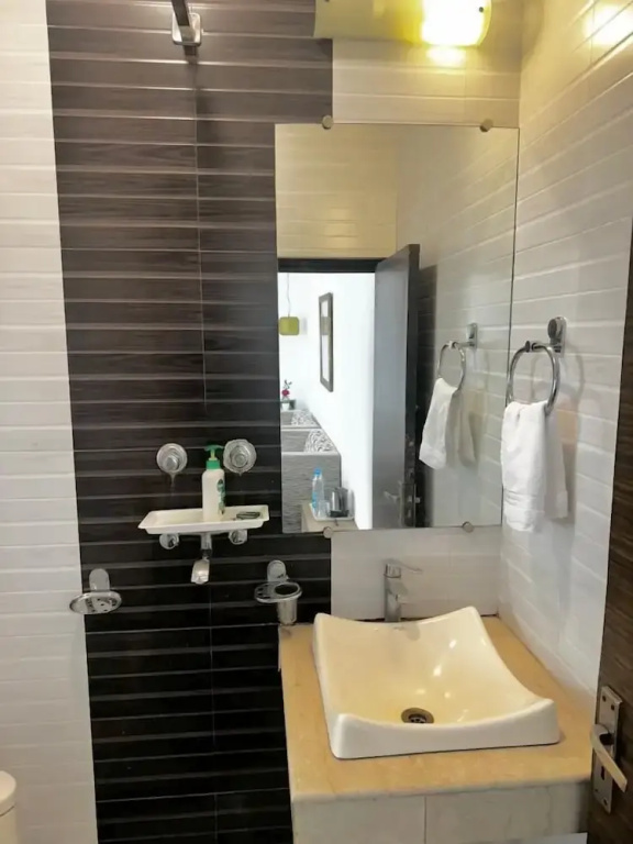 R Cottage Studio Apartments