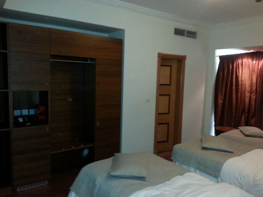 Nour Al Thuria Hotel