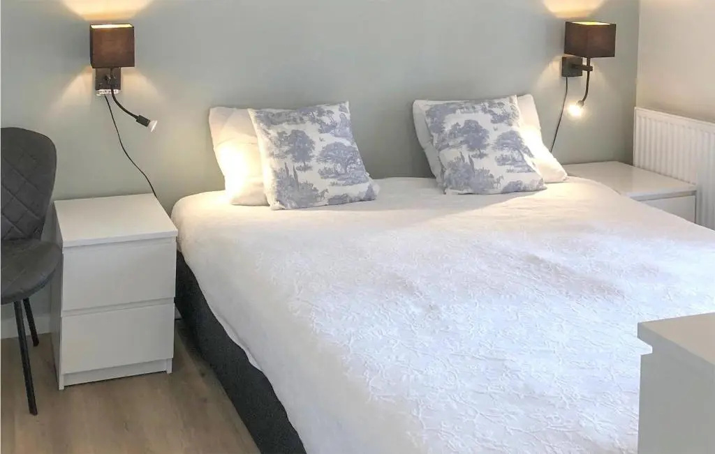 Three-Bedroom Holiday Home In Hoge Hexel