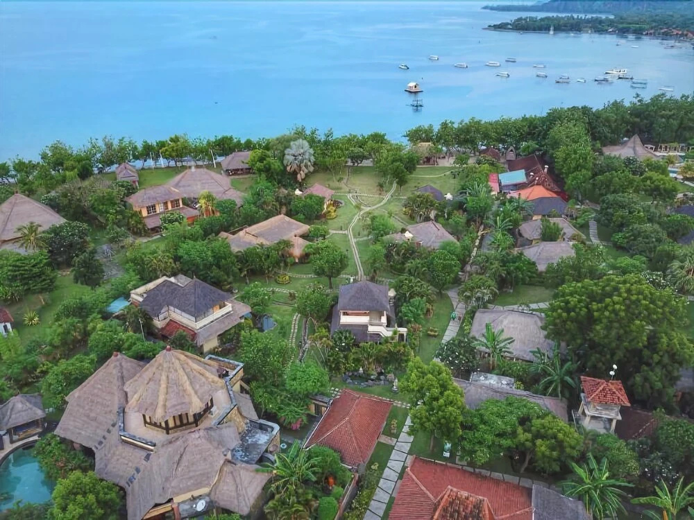 Super Value 3 Bed, Central Seminyak, Walk to Beach