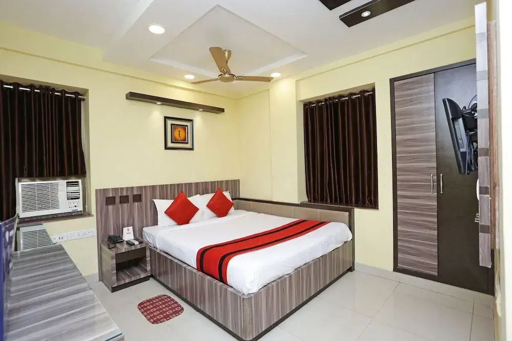 OYO 9818 Hotel Diamond Plaza