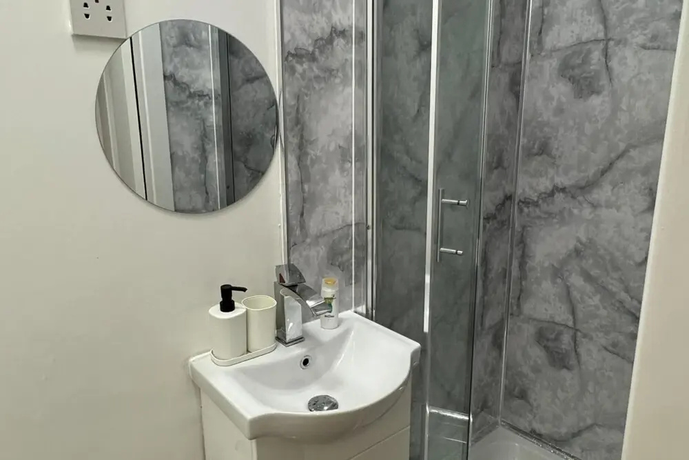 Studio - Sleeps 2 - Parking - Close to Paddington