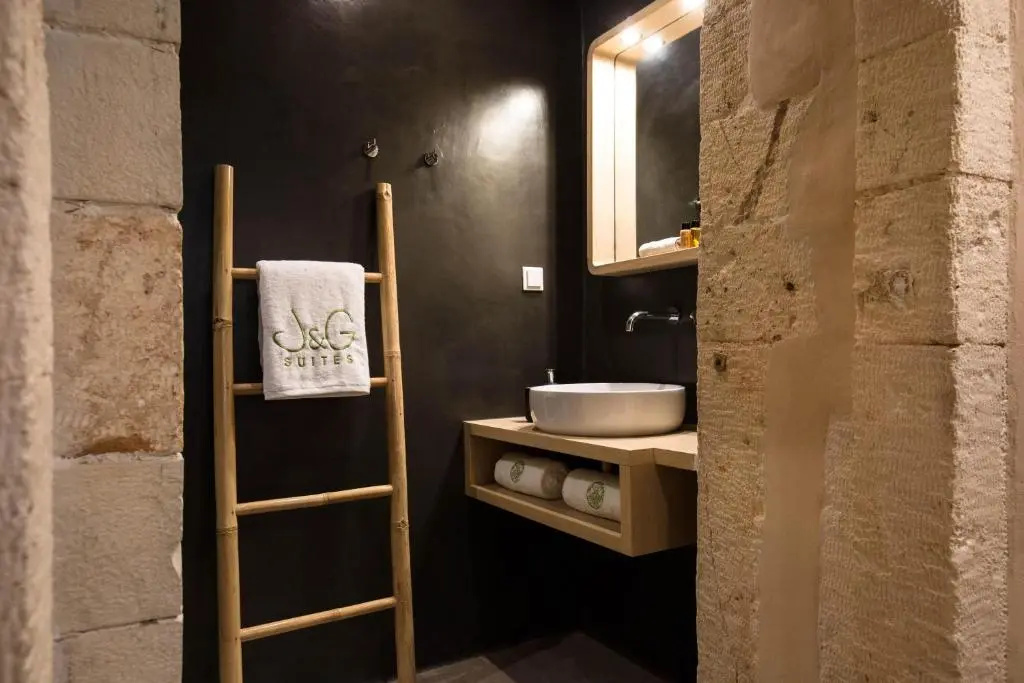 J&G Suites
