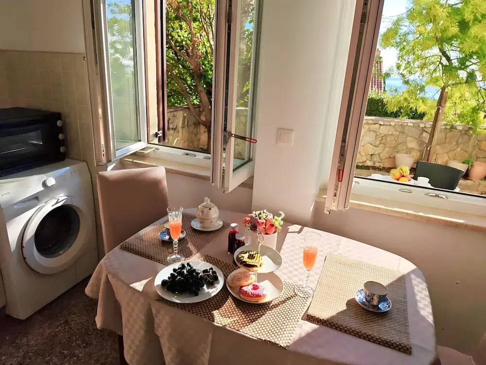 One Bedroom Apartment