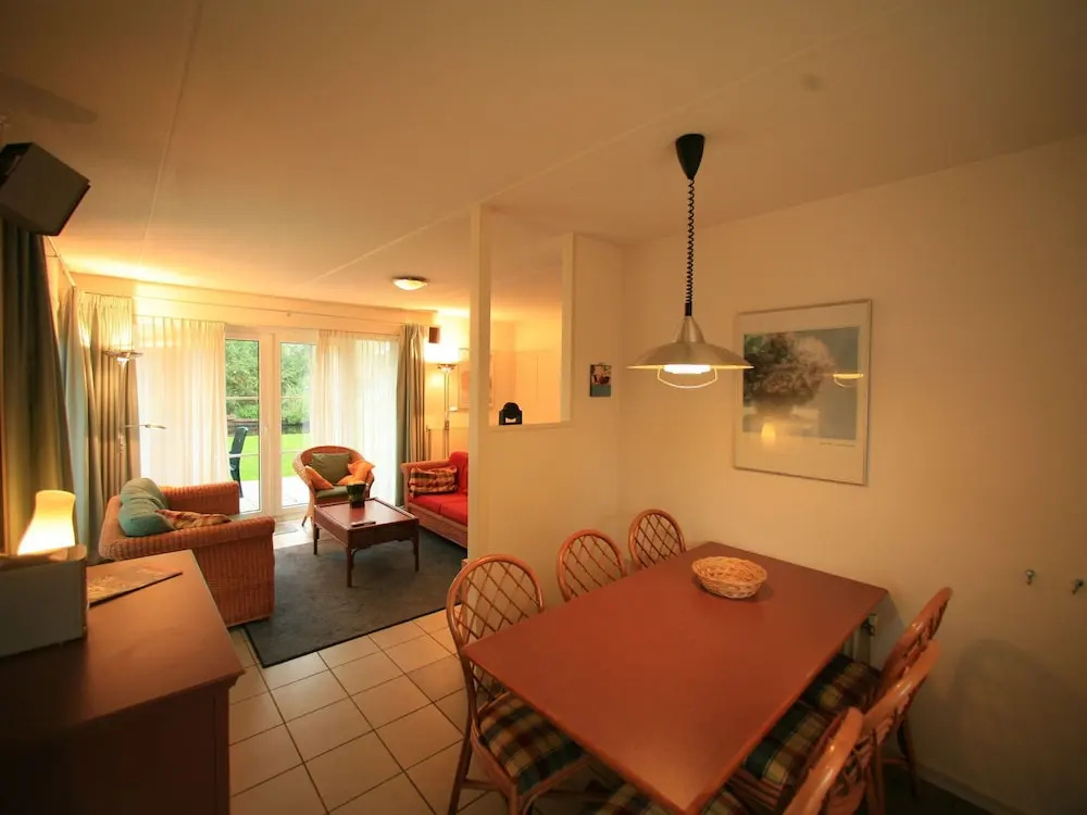 Detached bungalow with microwave and WiFi, within nature