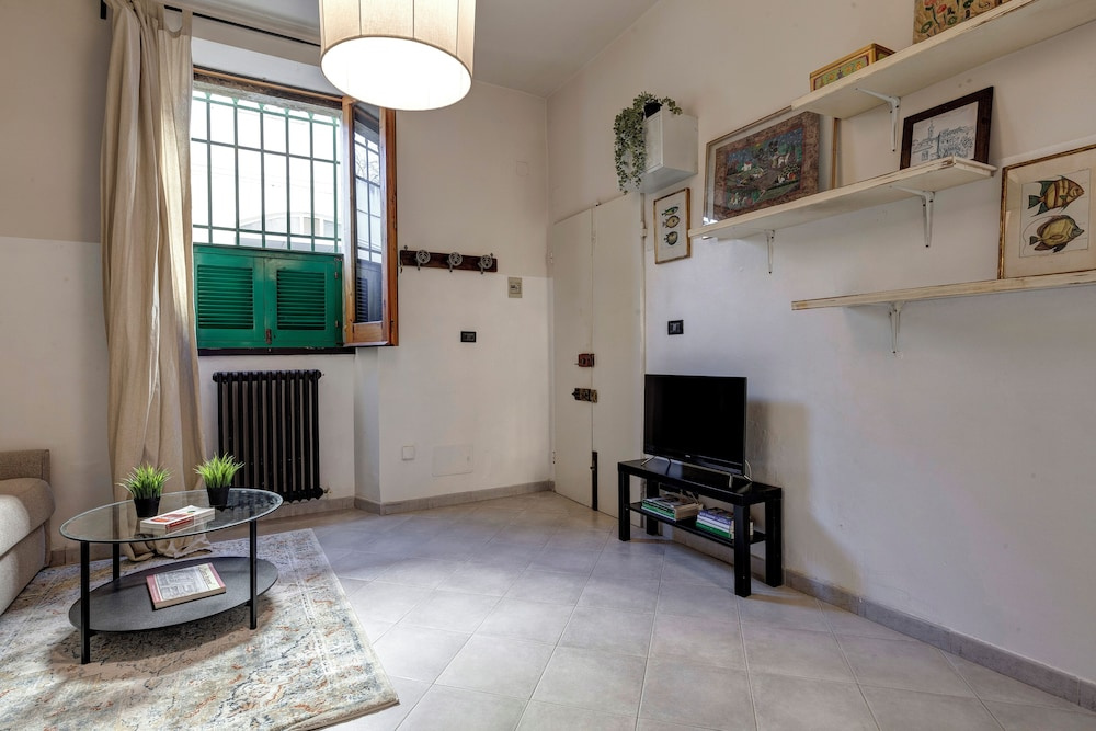 Casine Apartment by Mamo Florence