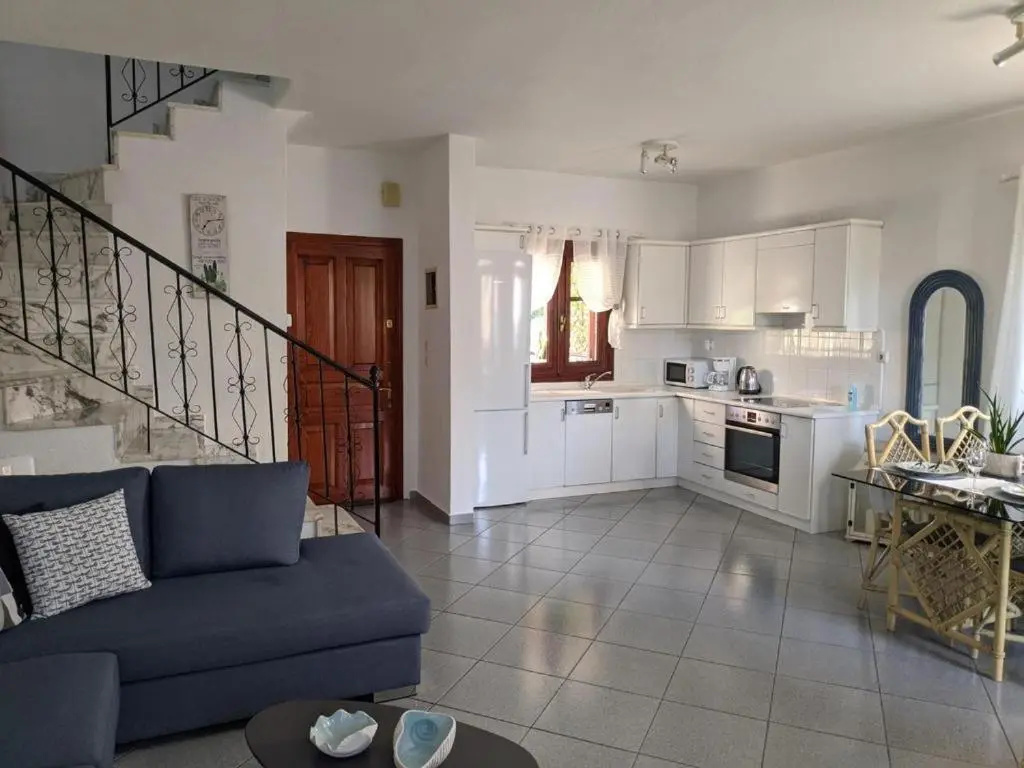 Villa Beta - 5min walk to beach, BBQ, Parking