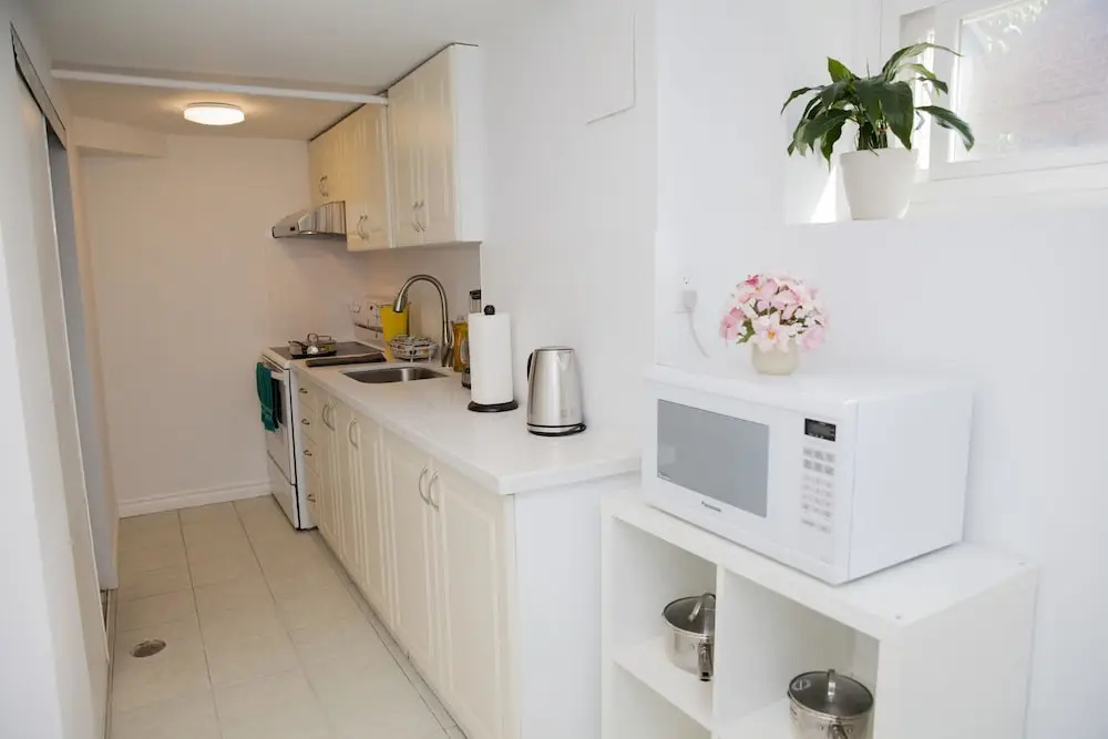 Cozy 3 bedroom, 2 bathroom Basement Suite in Toronto