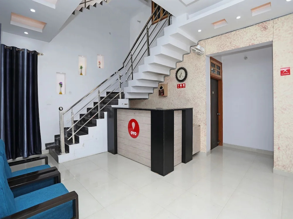 OYO 9967 Hotel Surya