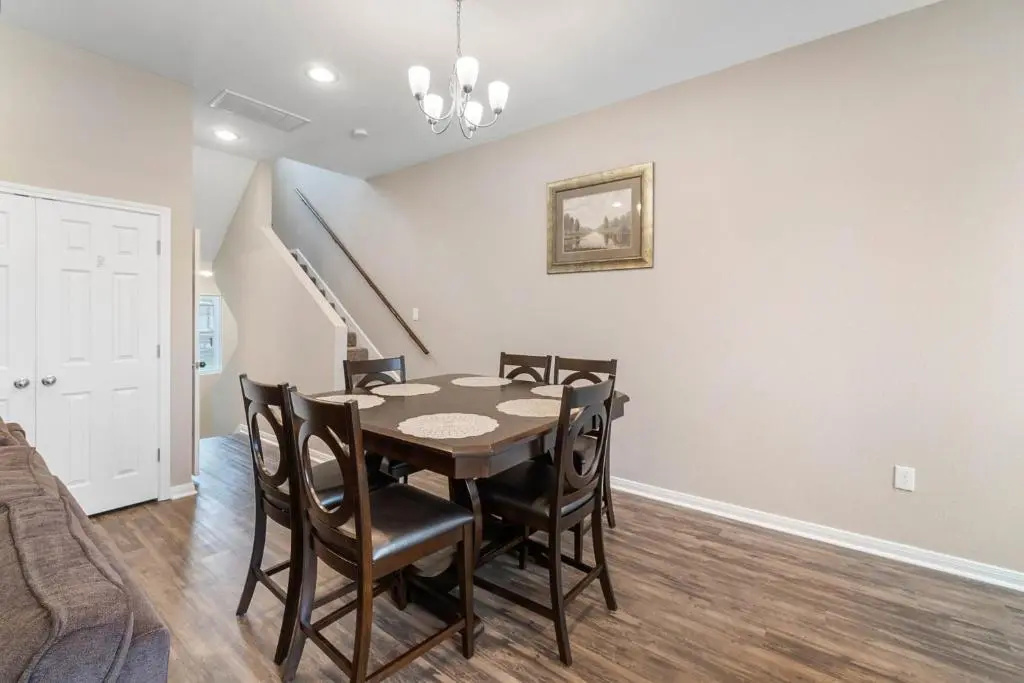 2 Bedroom House - King Bed - 10 mins from IAH
