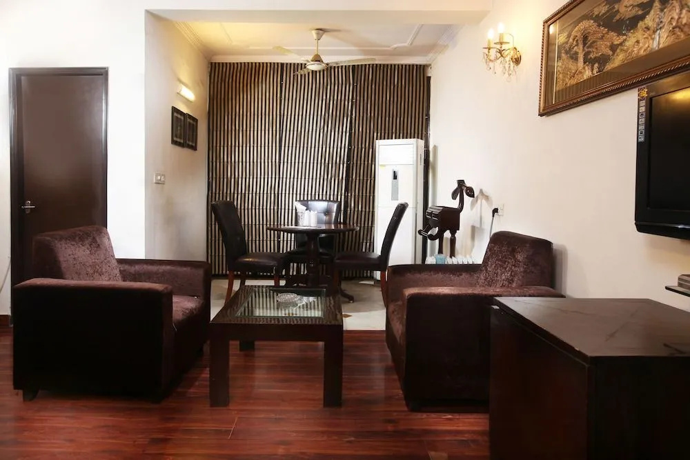 OYO 358 Hotel Golden Leaf