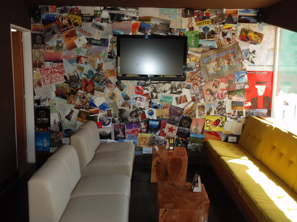Moving Hostel Travel Bar