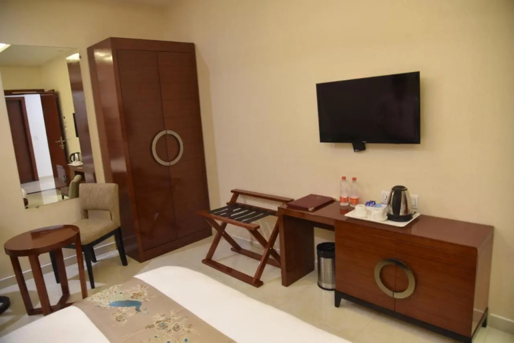 Raghu Mahal Hotel
