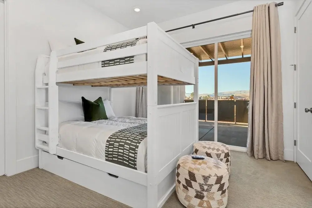 19 At Bloomington Country Club 3 Bedroom Condo by Redawning