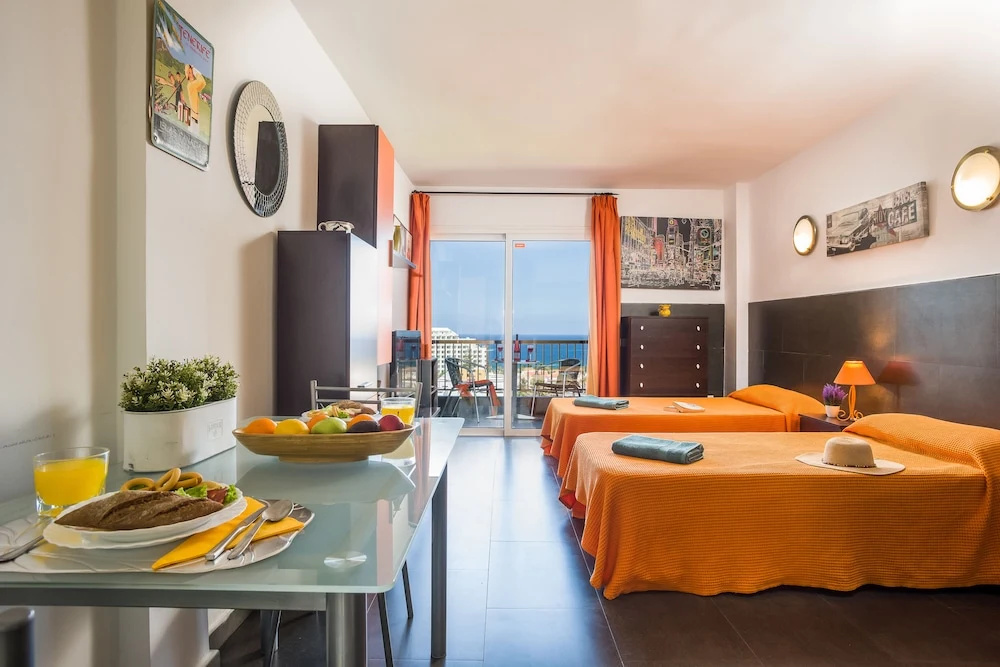 926. Seafront Studio with Fabulous View of Las Americas