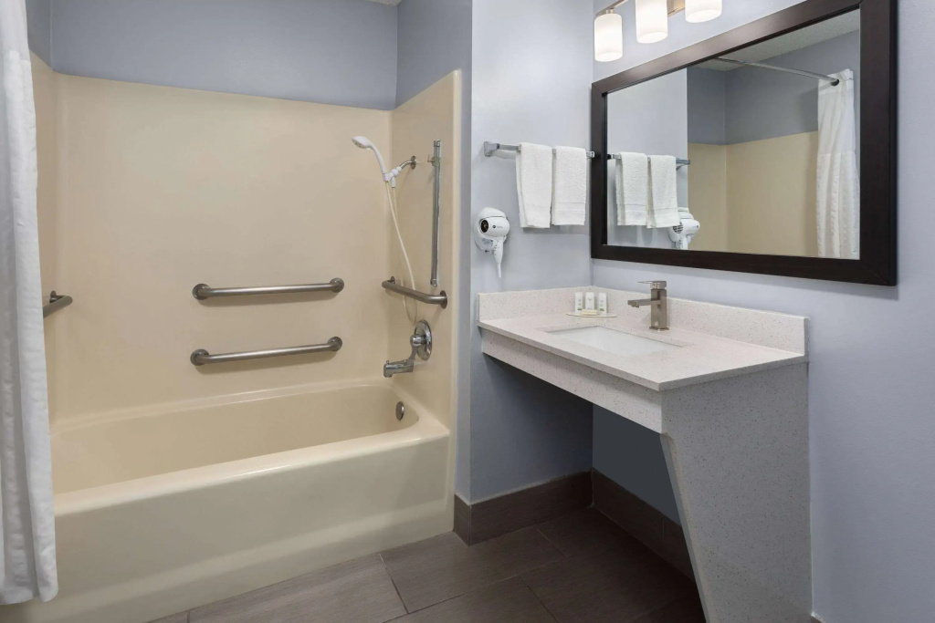Baymont by Wyndham Brunswick GA