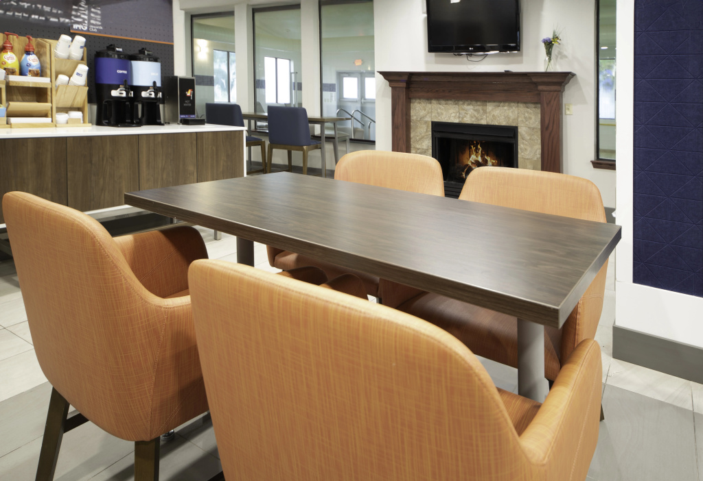 Holiday Inn Express Hotel & Suites St. Charles by IHG