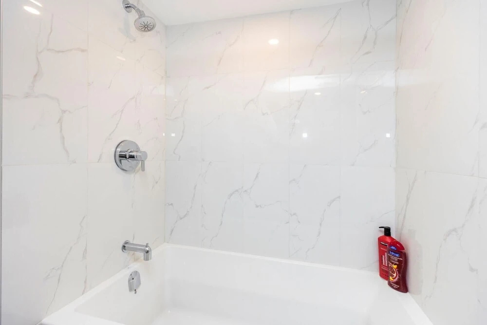 Prime Location - Upscale 1BR Apt With King Bed - Steps From Byward Market
