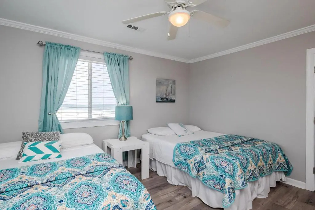Just Beachy by Oak Island Accommodations