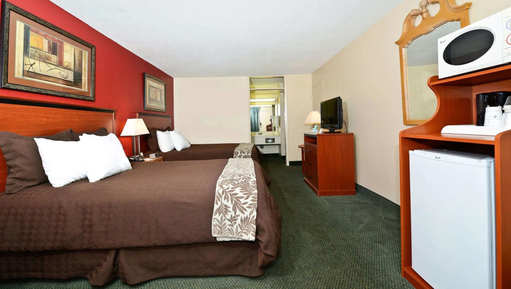 Hotel Red Rose by Townhouse Covington I-64